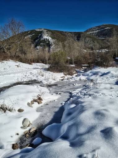 Marijohz en Hamelin: Paisaje  (Ezcaray), Y el agua se detiene solo en la superficie #invierno20