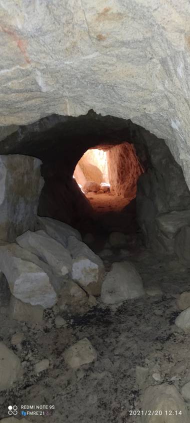 Paco  Requena en Hamelin: Paisaje  (El Vellón), Cueva en El Vellón