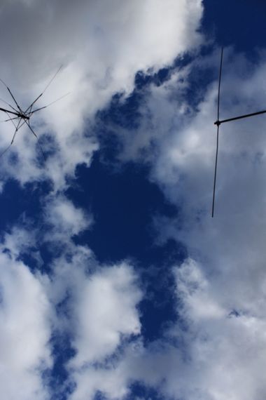 XxPrOzMeNxX en Hamelin: Paisaje, #antena #antenna #antenne #azul #black #blanco #blau #blauet #bluesky #blue #cielo #clouds #day #dia #grau #grey #gris #n...