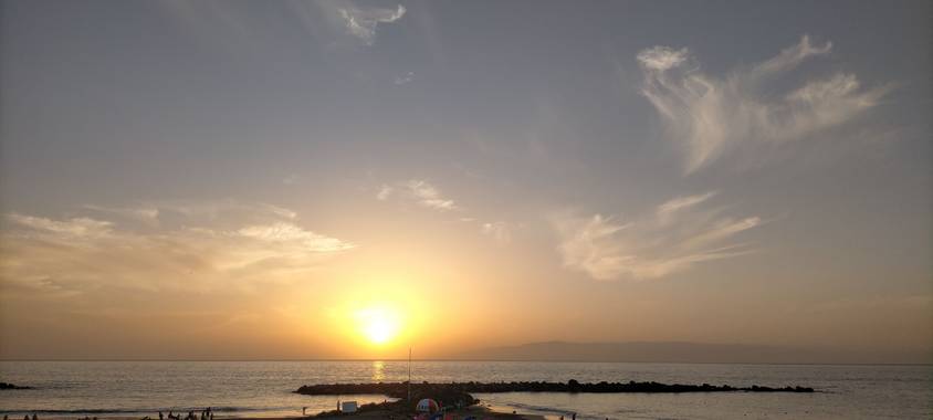Inymarley en Hamelin: Paisaje, Atardecer en el sur de Tenerife 🌅🏴󠁧󠁢󠁳󠁣󠁴󠁿
#puestadesol 
#atardecerenlaplaya 
#paraisocanario 
#otono20 #otoño20 