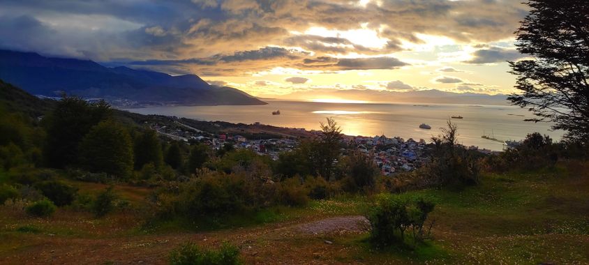 ernyw4ll4c3 en Hamelin: Paisaje  (Ushuaia), Amanece, que no es poco...