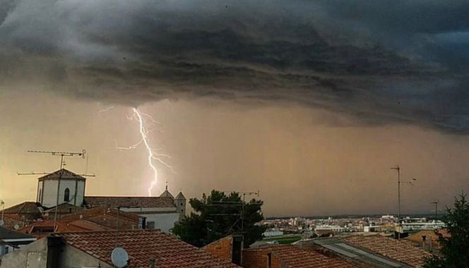 Esar en Hamelin: Paisaje, #rayos #tormenta #cielo #verano #pueblo #naturaleza #paisaje 