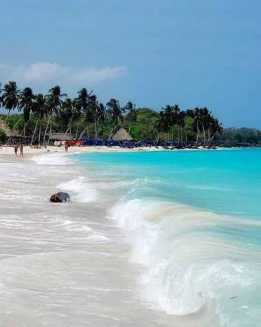 mauricioacmal en Hamelin: Paisaje  (Cartagena), En el Mar,
La vida es más Feliz,
En paz con alegría,
Una felicidad única,
Aire puro.

#marcaribe 