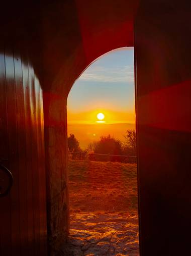 WTH en Hamelin: Paisaje  (Osor), Amanecer es una Ermita 😸