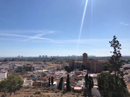 Larissa Gabilan en Hamelin: Paisaje  (El Puig de Santa Maria), #sky #spain #elpuig #beach 
Playa El Puig - Valencia/Spain 🌊☀️💚
📸 #Iphone X