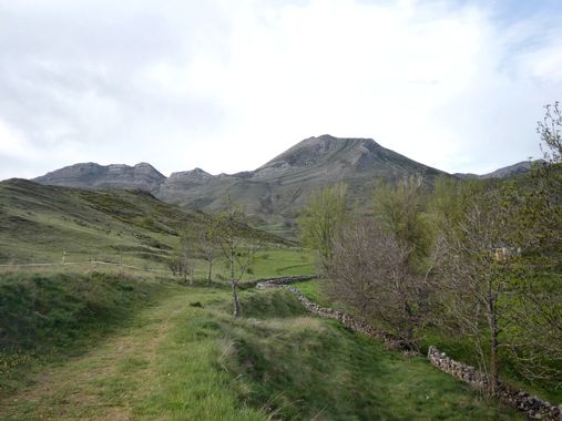 mariale en Hamelin: Paisaje  (Cabrillanes), 📸 #marialemdza #CumpleHamelin
#primavera2022 #spring2022 #ProvinciaDeLeón #Babia  #ComarcaDeBabia 