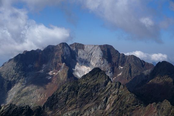 Inakiberruetaacebes en Hamelin: Paisaje  (Panticosa), #montañas #pirineos .Los Picos del Infierno son tres picos de altitudes muy similares, en su parte f...