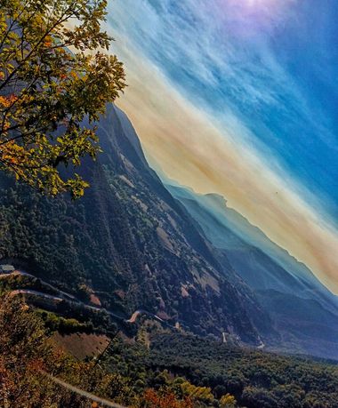 Nadia en Hamelin: Paisaje  (Cabezón de Liébana), El indio tumbado desde Los Cos, un pequeño poblado de Cantabria.

#paisaje #otoñal #cantabria #montaña