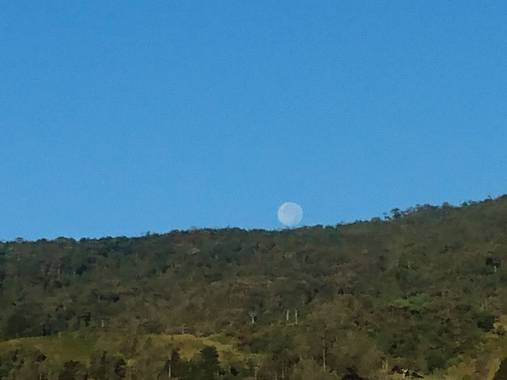 will1271 en Hamelin: Paisaje  (La Calera), La luna en la mañana 
