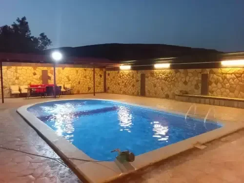 فيلا للايجار بزبداني