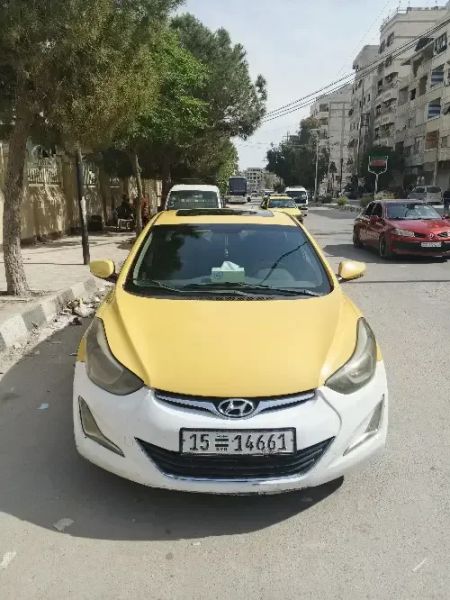 سيارة هيونداي النترا نظيفة