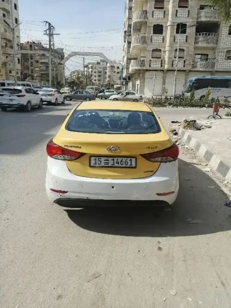 سيارة هيونداي النترا نظيفة