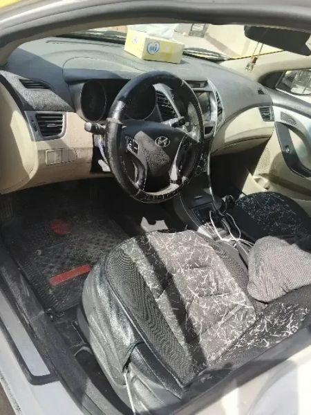 سيارة هيونداي النترا نظيفة