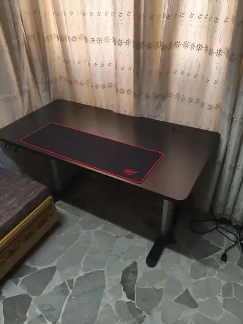 طاولة كمبيوتر