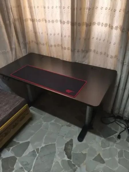 طاولة كمبيوتر