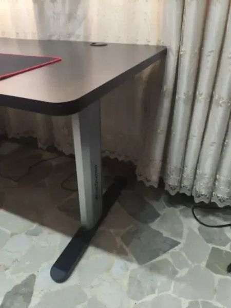 طاولة كمبيوتر