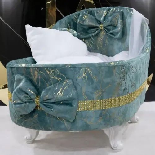 تخت بيبي خشب لمنيت تايلندي — ملبس سفنج ومنجد قماش ايطالي — طول ٧٥ عرض ٤٥
