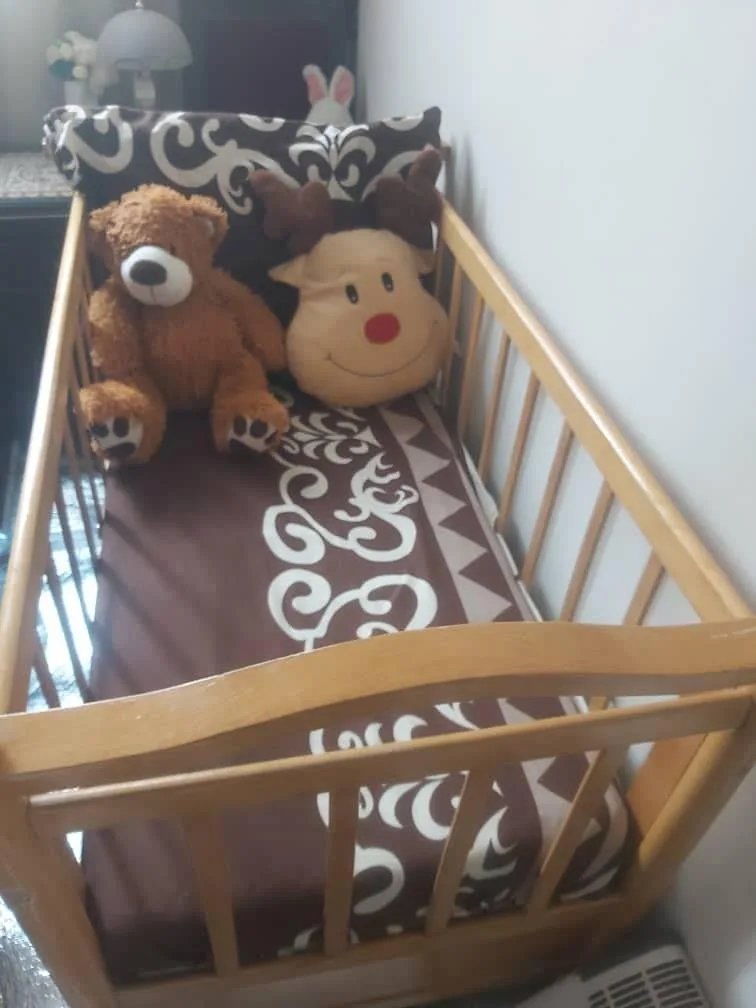 تخت أطفال خشب ممتاز متين