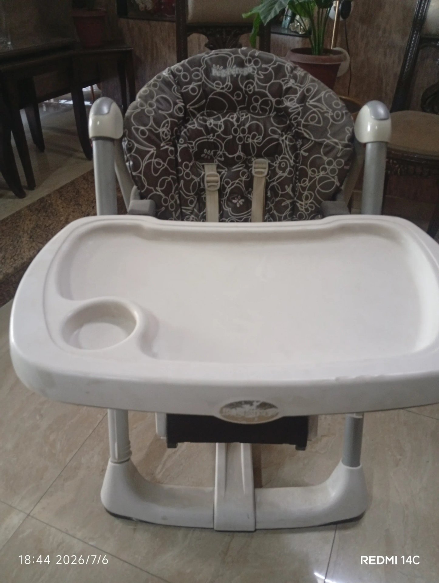 كرسي طعام للاطفال ماركة Peg Perego الايطالية