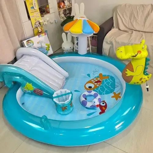 مسبح حديقة التمساح