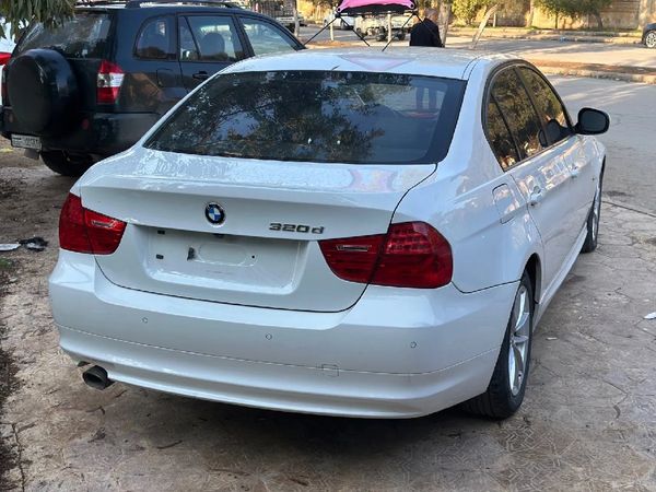 BMW 320   2011