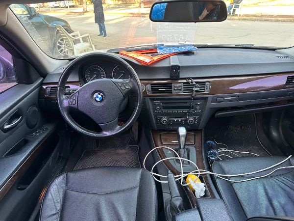 BMW 320   2011