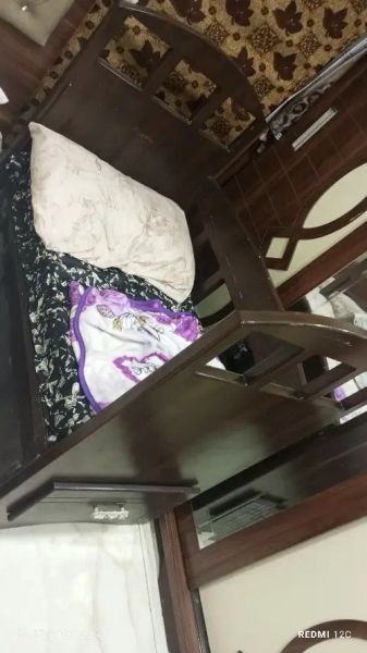 تخت بيبي اطفال مستعمل نضافة في بعض الجروح البسيطة
