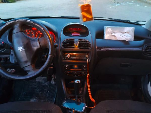 بيجو 206 خالية القص