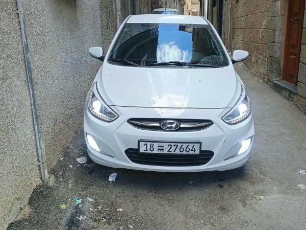 هيونداي اكسنت .....كاملة ماعدا الفتحة ..
