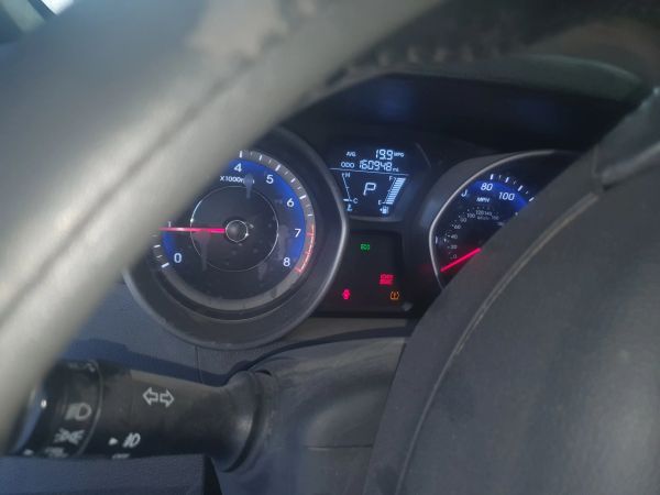 إلنترا ٢٠١٣ اتوماتيك بصمة مع فتحة سقف