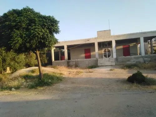 بيت 400 متر عمار مع دونم ارض مع ٣ غرف عضم خلف المنزل اكساء ممتاز مع الفرش ...... ريف حمص