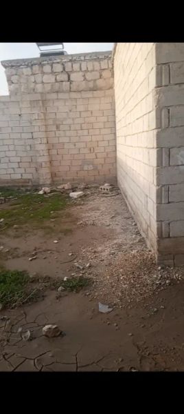 ارض ب منطقة عين العصافير خمس محلات وجب ماء