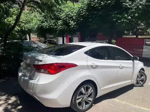 Hyundai Elantra 2012