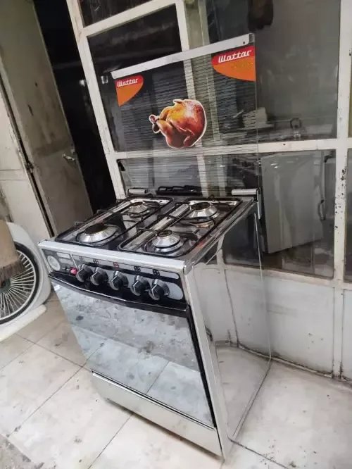 فرن وتار 4روس ستلس ستيل بالكامل نضيف من كلشي مواصفاتو بيشتغل عالغاز والكهرباء قدحة الكتروني