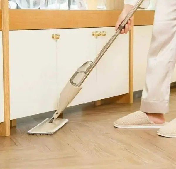 ممسحة مايكروفايبر مع بخاخ