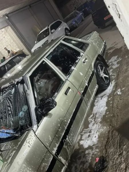 نضيفه خاليه من الداخل وزنار من الخارج دواليب نص عمرون