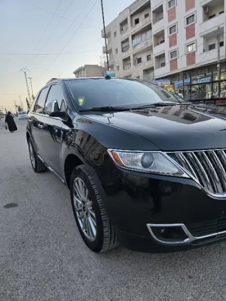 سيارة للاجار اليومي لينكولن ماكس من شركة فورد الأمريكية