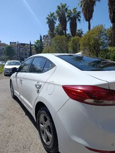 هونداي افانتي للإيجار اليومي -الأسبوعي -الشهري