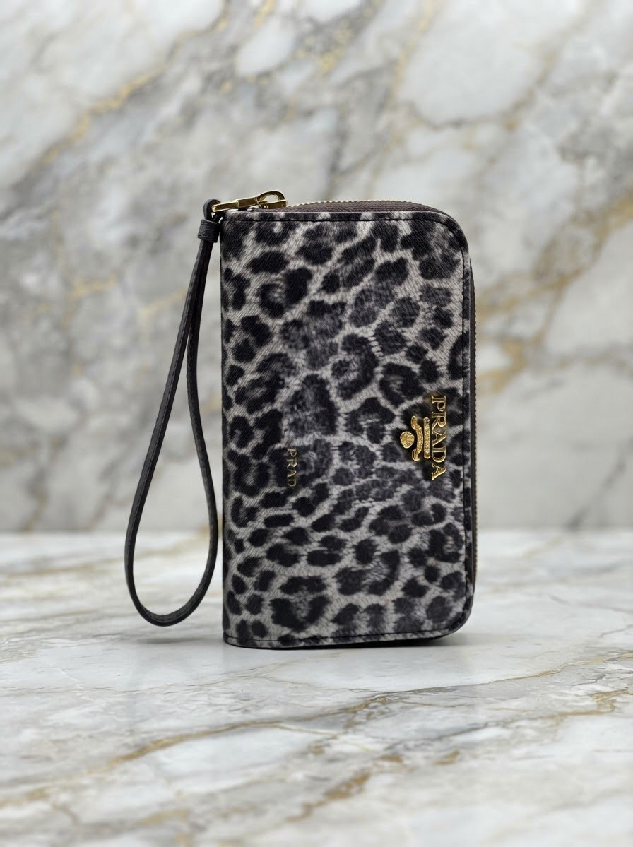جزدان الفخم عنا وبس👝