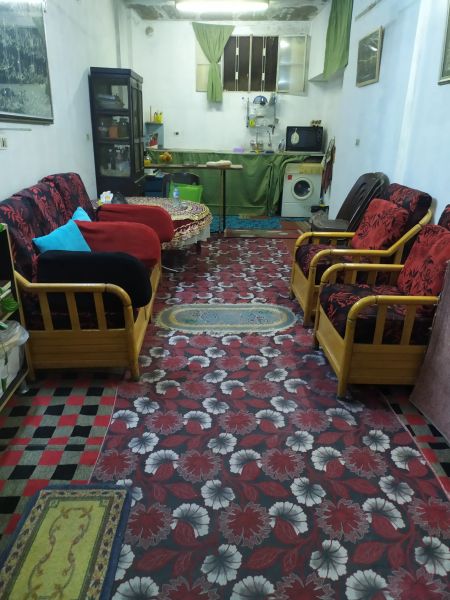 بيت للبيع ٤٠م وله سطح في الصالحية