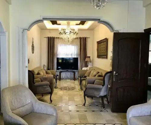 للبيع بيت بالمزة نسق ثاني اوتسراد طلعة الاسكان