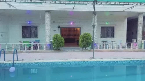 مزرعة في حرستا مع مسبح للايجار