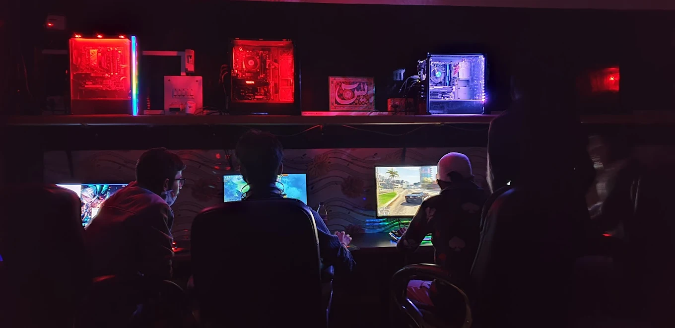 SQUAD GAMING CAFE