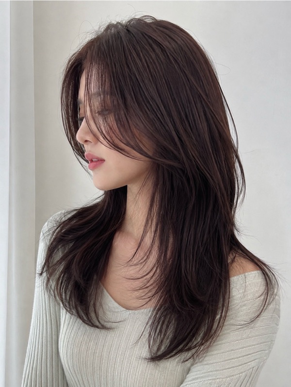 레이어드 커트
무겁지 않고 자연스러운 느낌
가볍고 여리여리한 실루엣 만들어 드려요~

