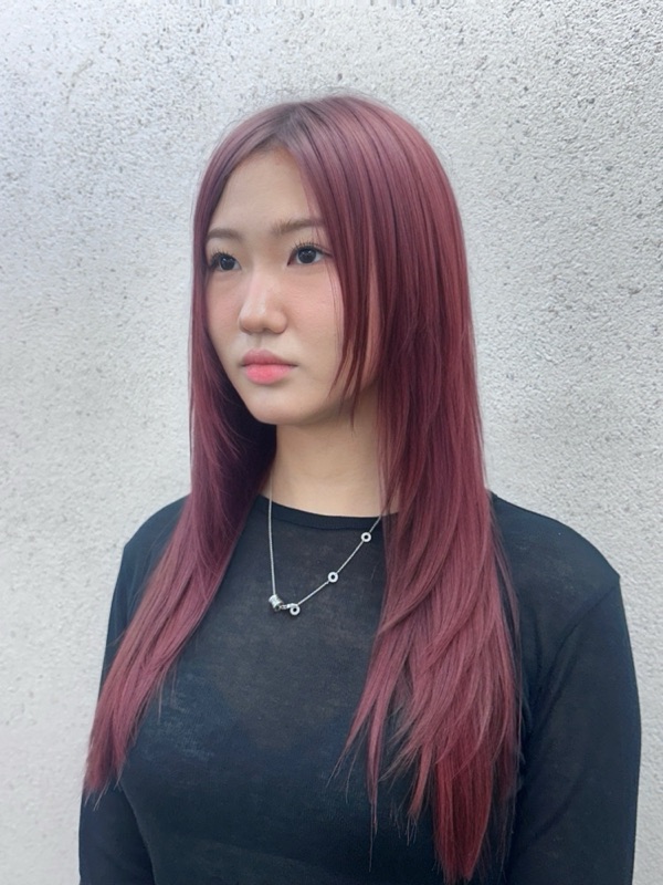 레드 바이올렛 염색
깊이감 있는 컬러감
분위기 있는 스타일링에 완벽💜