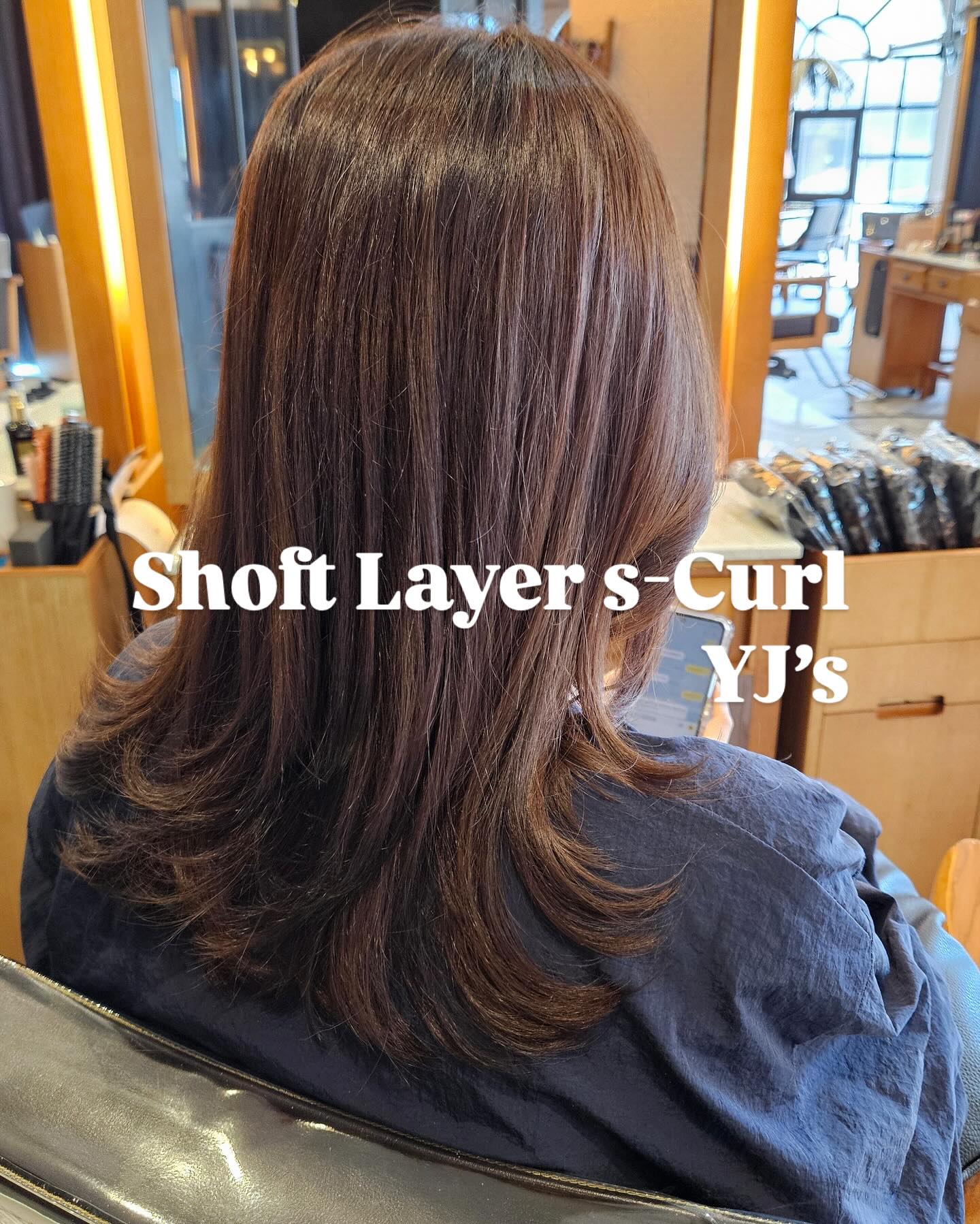 Soft layer S-curl

A natural wave with layered movement,
creating soft volume and a feminine silhouette.

Great for:
✔️ Gentle waves without heaviness
✔️ Natural volume in the mid and ends
✔️ Easy daily styling

Soft, elegant, and balanced —
a perfect everyday S-curl design.