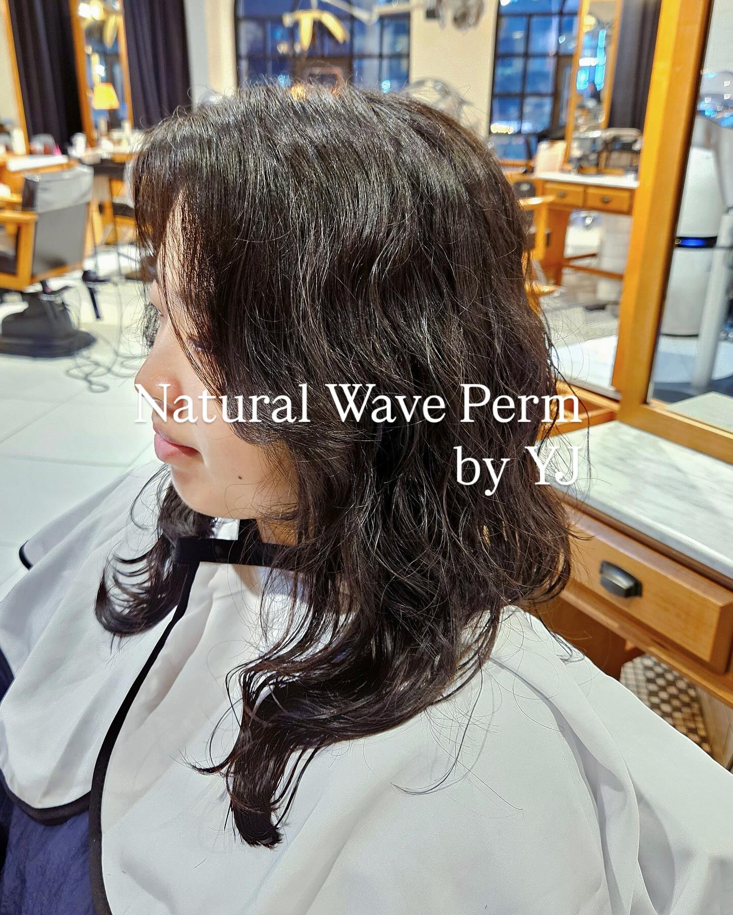 Natural wave perm 💚

Soft, airy curls with natural movement and a relaxed silhouette.
Perfect for adding gentle texture without looking too heavy.

Great for:
✔️ Loose, natural waves
✔️ Low-maintenance styling
✔️ Soft face-line balance

Calm, feminine, and effortless —
a perfect everyday wave look.