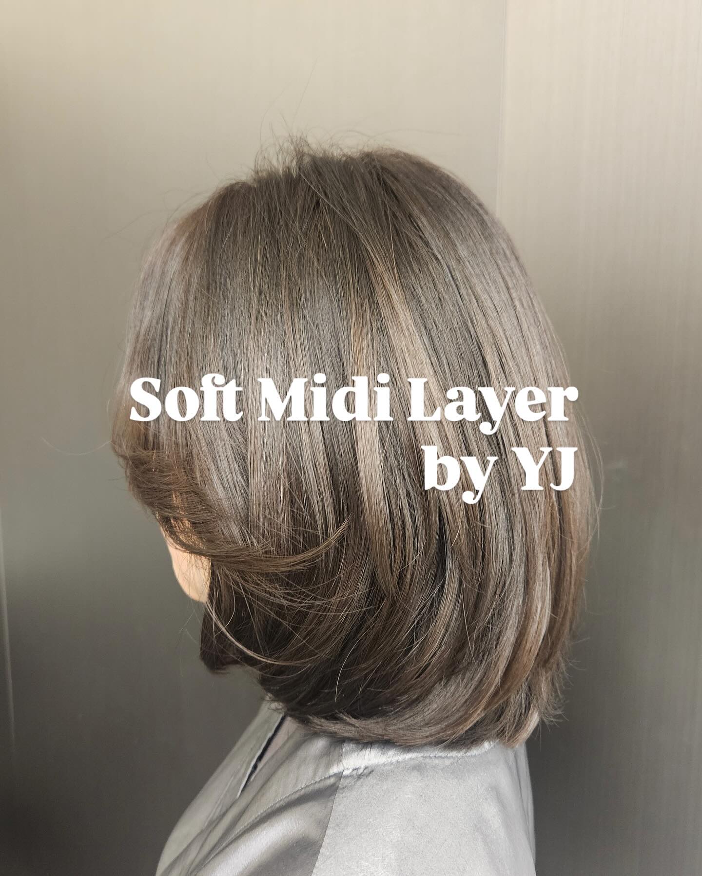 Soft midi layered cut 🤎

A natural, lightweight shape with soft movement and a clean silhouette.
Perfect for those who want texture without heavy styling.

This cut works well for:
✔️ Mid-length balance
✔️ Face-line contouring
✔️ Easy daily styling

Simple, soft, and effortless —
a great choice for a refreshing, natural look.