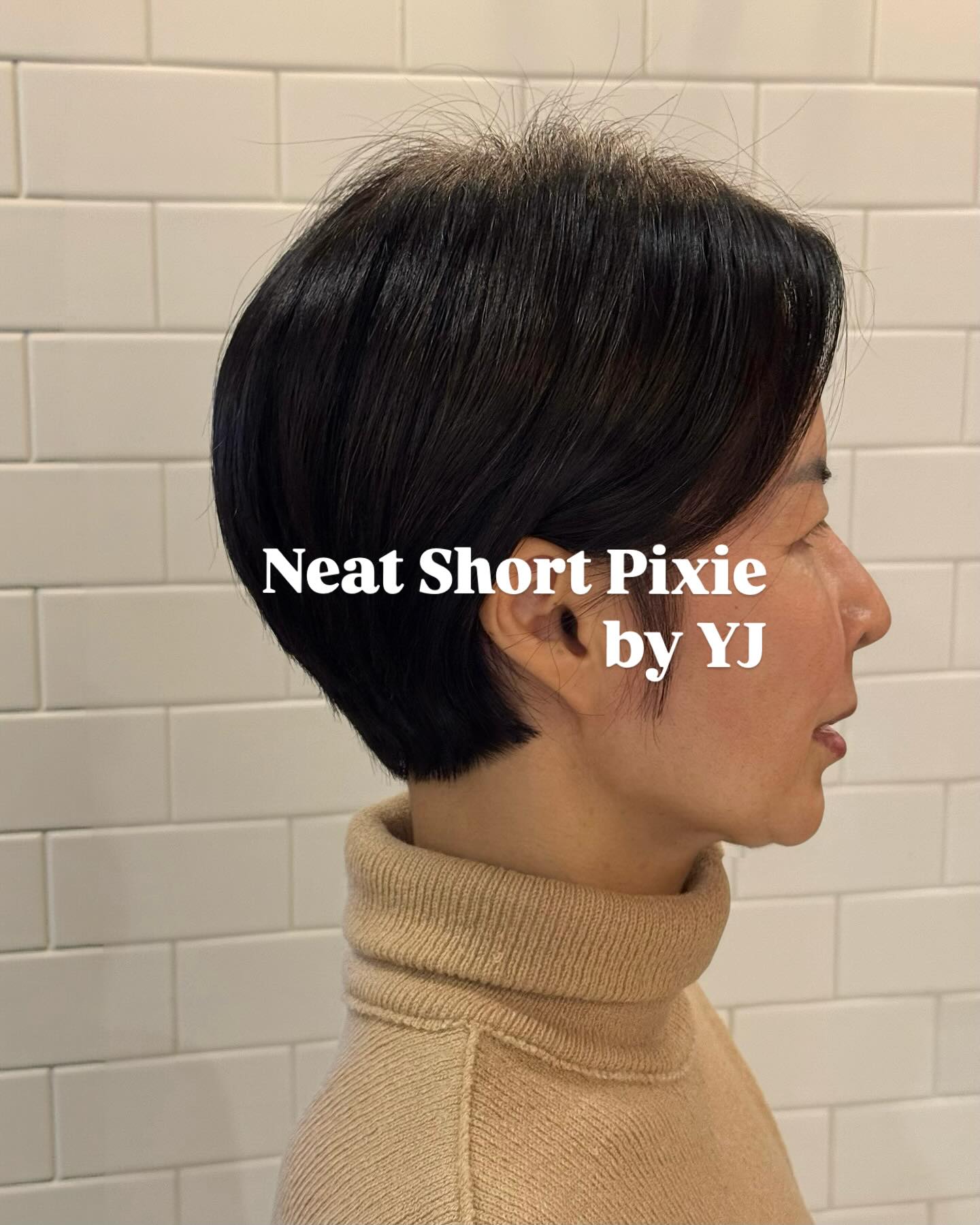 Neat short pixie 🖤

A clean and lightweight pixie cut with a soft side line.
Perfect for a tidy, elegant look that’s easy to manage.

Best for:
✔️ Low-maintenance daily styling
✔️ Clean silhouette lovers
✔️ Natural volume around the crown

Simple, modern, and refreshing —
a timeless short style.