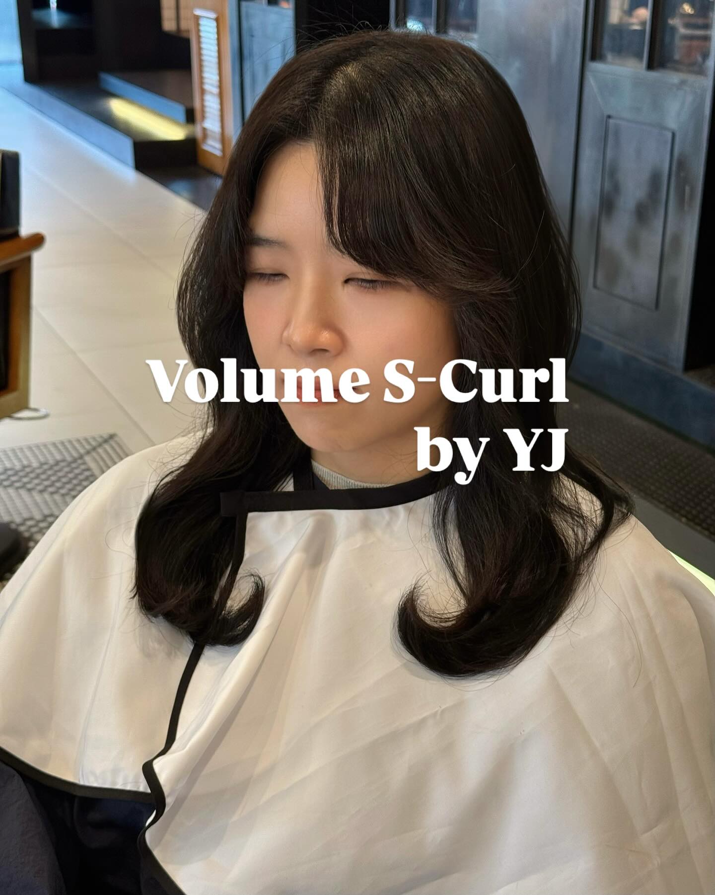 Volume S-Curl perm

A soft wave with added movement and a face-framing layer
for a feminine and balanced silhouette.

Good for:
✔️ Volume at the mid and ends
✔️ Natural daily styling
✔️ Face line correction

Soft, elegant, and easy to style —
perfect for a warm and romantic look.